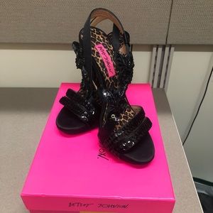Betsy Johnson black heels